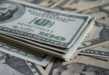 El dólar blue se recalentó: anotó su mayor suba diaria del año y rozó los $1.350