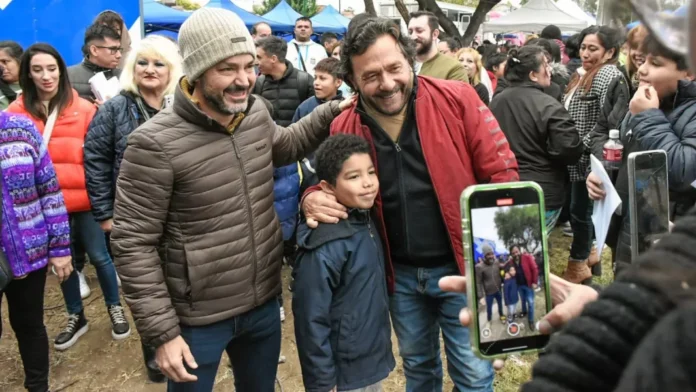 100959-el-gobernador-saenz-compartio-con-vecinos-de-barrio-limache-la-jornada-de-servicios-municipales-y-provinciales