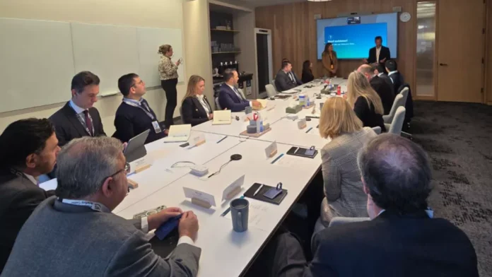 106700-la-innovacion-es-clave-para-un-gobierno-mas-agil-y-cercano-a-la-gente-saenz-se-reunio-con-directivos-de-amazon-20260309200331