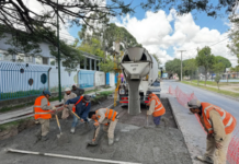 El municipio capitalino renueva calzada de un corredor vial clave en Limache