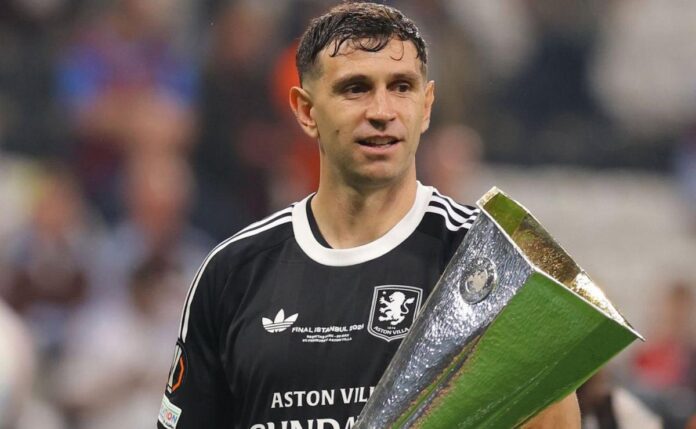 Dibu campeon con aston villa