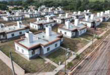 Gobernador Sáenz entrega 48 nuevos departamentos en Rosario de la Frontera