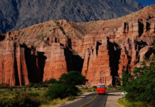 Mayo dinamiza la economía: más turistas internacionales visitan el país