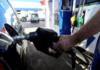 El Gobierno mantiene congelados los impuestos a la nafta y el gasoil hasta fin de octubre